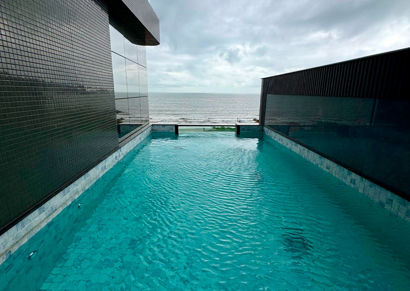 Bilbao - Bilbao House - piscina elevada