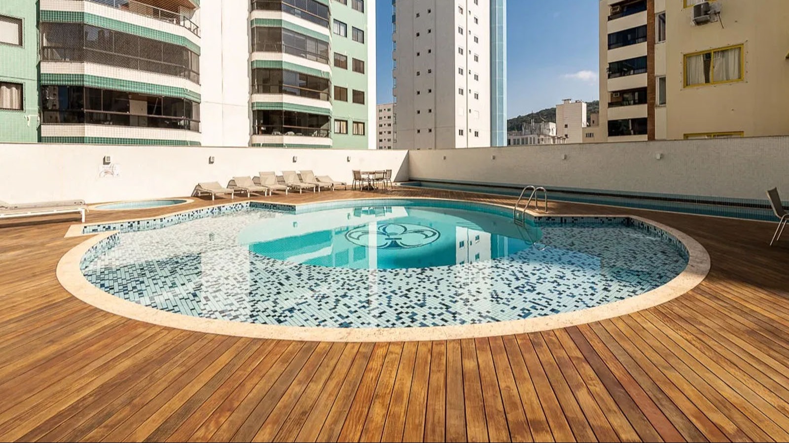 Lorena Cristina - Lorena Cristina - piscina com deck