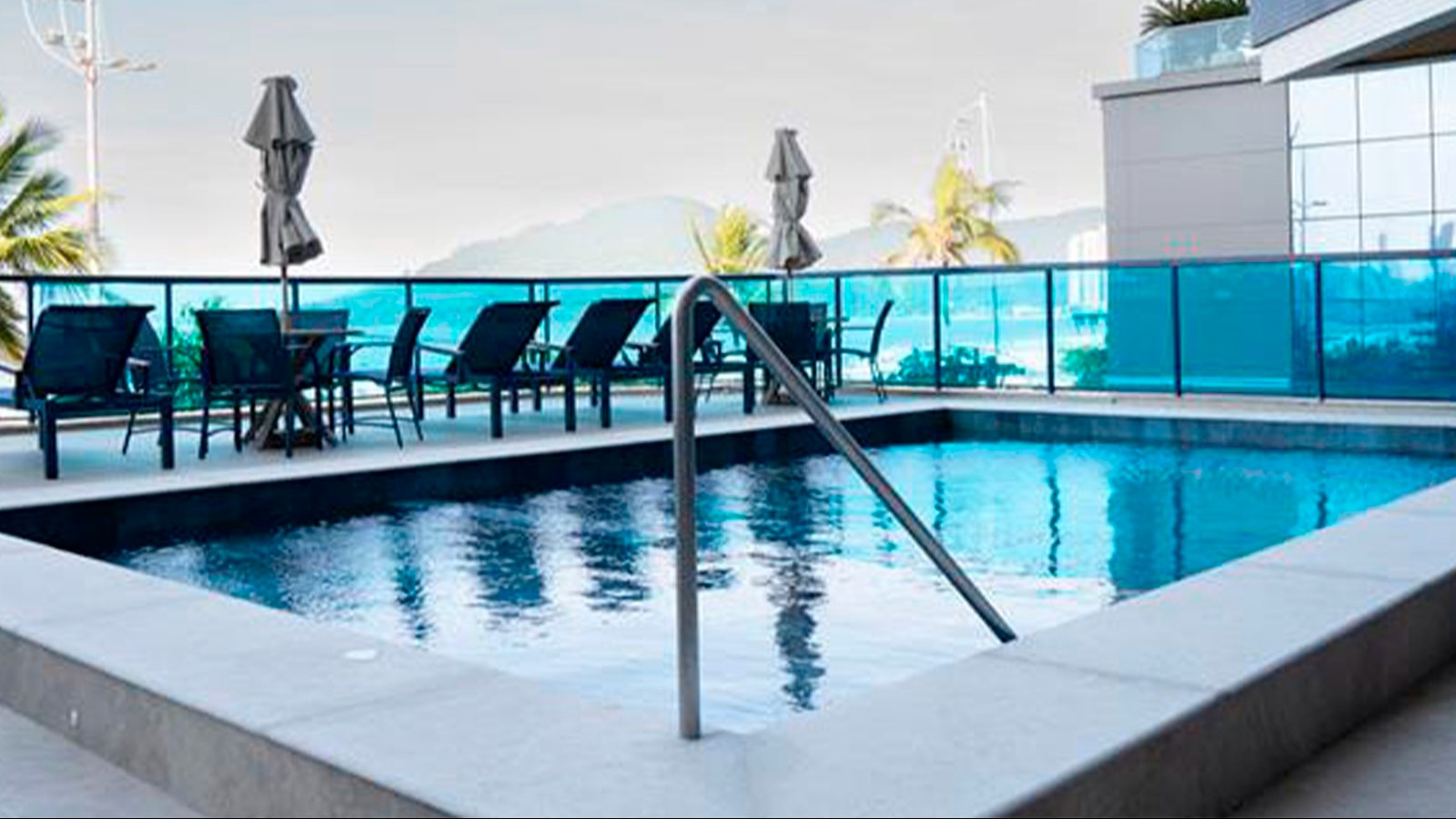 Atlantis Residence - Atlantis Residence - piscina e deck