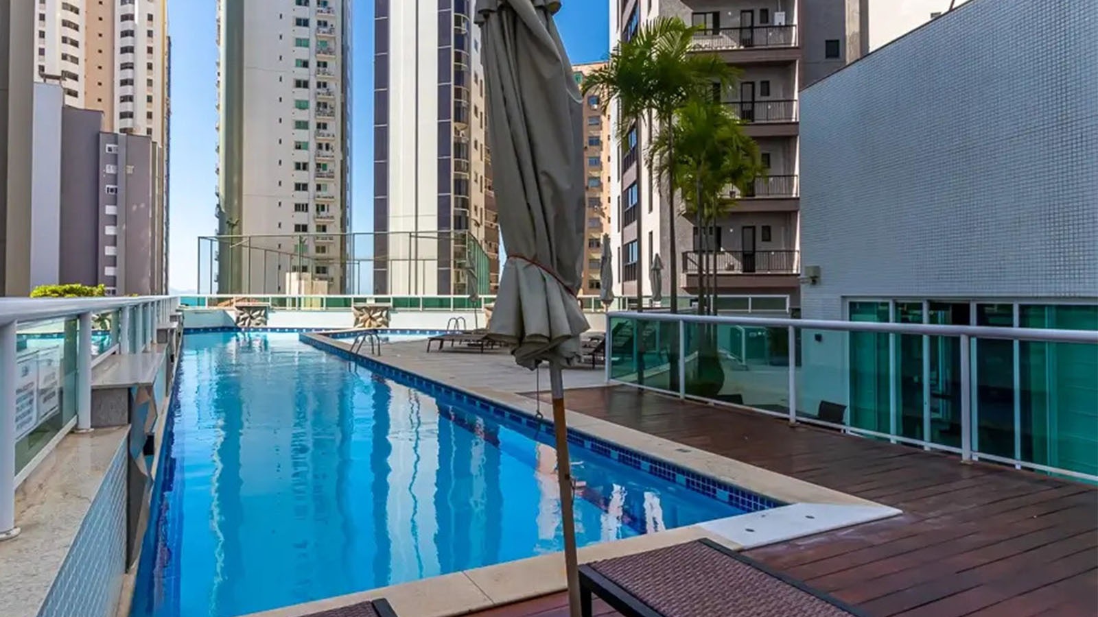 Torre Atlântica - Torre Atlantica - piscina frente mar