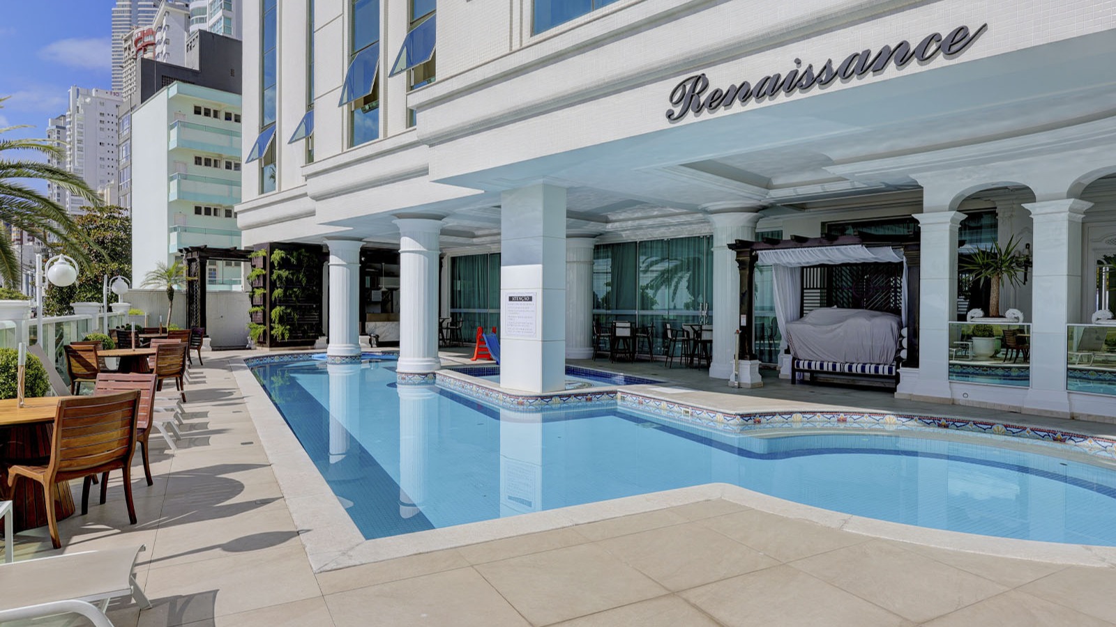 Renaissance - Renaissance - piscina externa