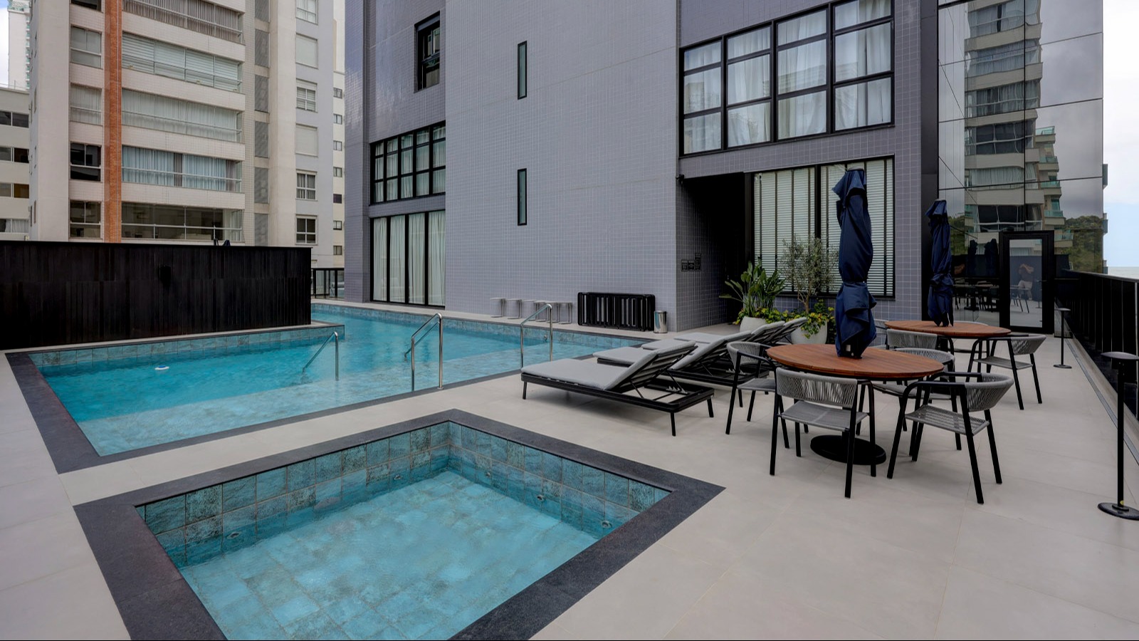 Zenith Tower - Zenith Tower - piscina real